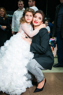 Жасмин с дочерью Маргарита Шор на показе Stilnyashka Весна-лето 2019